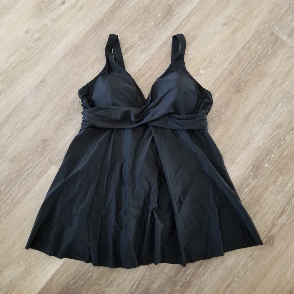 NWOT Seaform Black Tankini Swim Top Size Medium